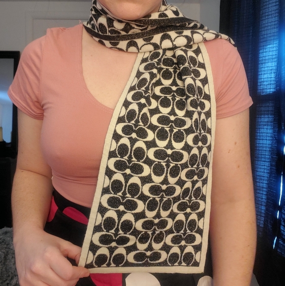 Coach Scarf - Picture 4 of 10